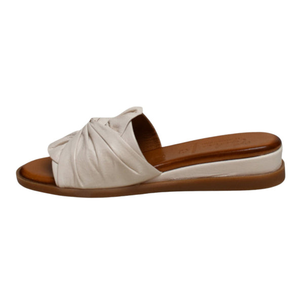 Tyche Sassy (Crema) - Women's