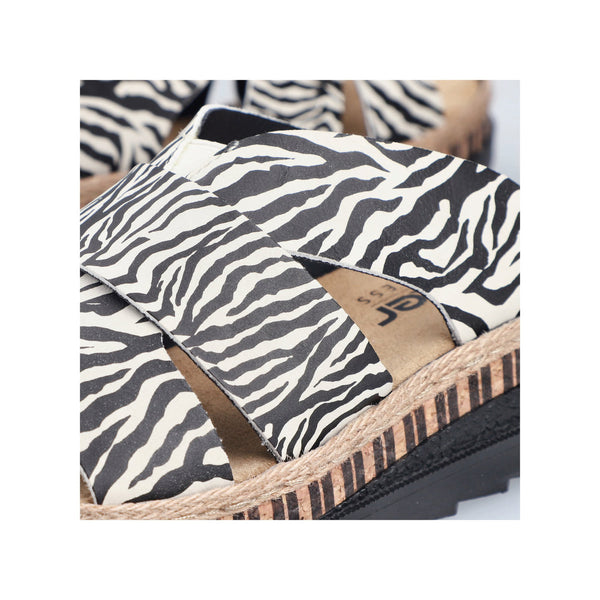 Rieker V7989-91 (Cream/Black) - Women's