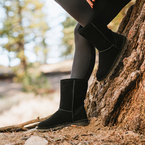 Bearpaw Elle Short (Black) - Women's